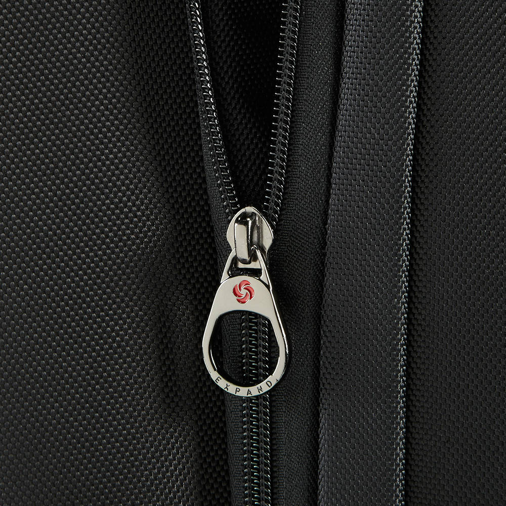  Maleta Suave Pro Dlx IIII Spinner 68/25 Exp Mediana Negro 